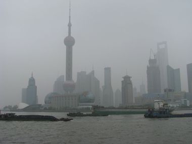 Shanghai boom and gloom. Author Peter Dowley. CC BY-SA 2.0. Wikimedia Commons.