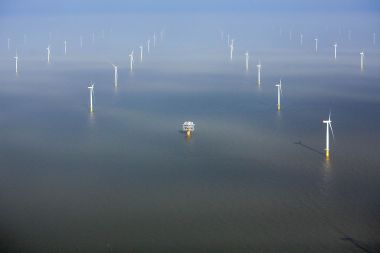 Offshore wind power (Photo: Simon Dawson / Bloomberg)
